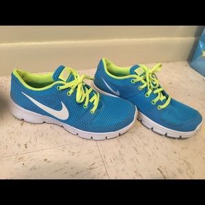 Nike Flex Experience RN sneakers